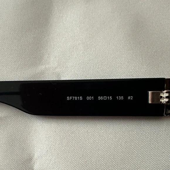 Salvatore Ferragamo Elegant Black Sunglasses - Picture 7 of 13